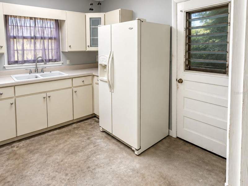3 bedroom Single Family Residence at 540 Sharon Circle, Port Charlotte Sec 004, Port Charlotte — photo 4
