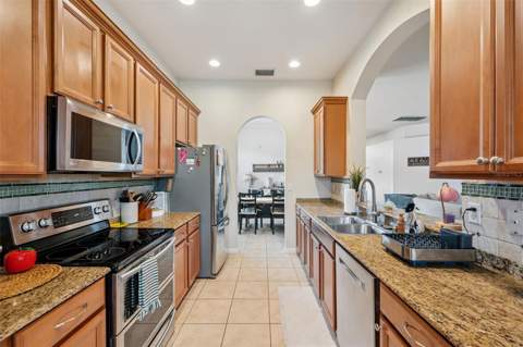 4641 Rolling Green Drive, Wesley Chapel FL - photo 15 of 45