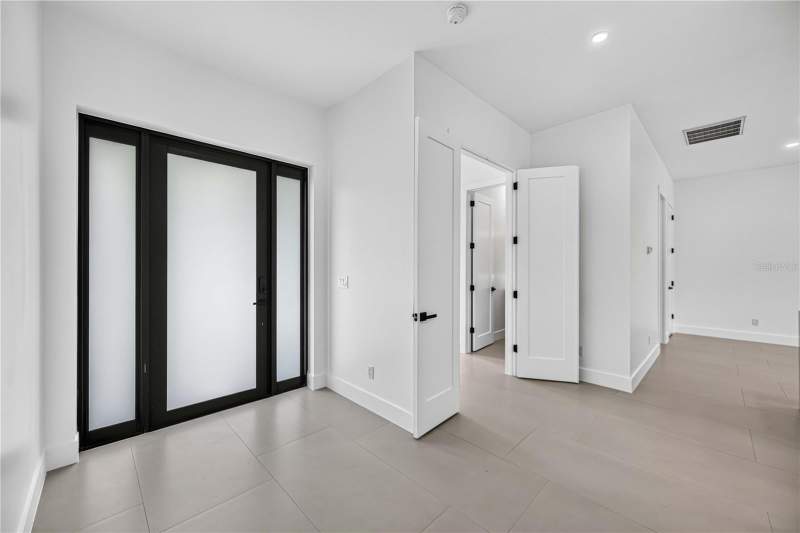 4 bedroom Single Family Residence at 18420 Jefferson Avenue, Port Charlotte Sec 014, Port Charlotte — photo 2
