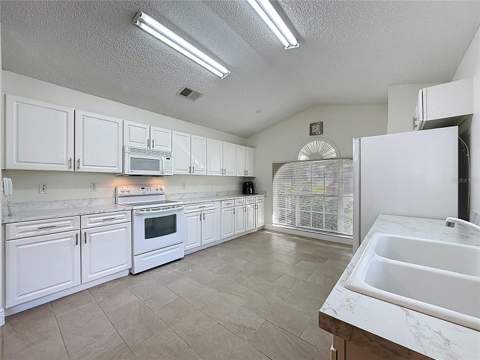 3684 Eversholt Street, Clermont FL - photo 7 of 65