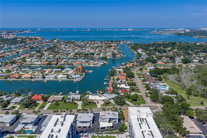 4 bedroom Single Family Residence at 4201 37th Street, Broadwater, St Petersburg — photo 2