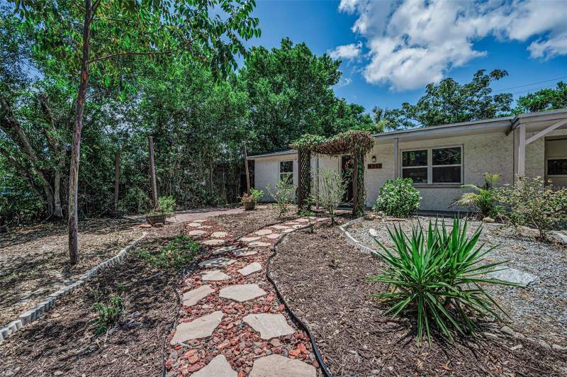 2 bedroom Single Family Residence at 4312 Beacon Square Drive, Beacon Square, Holiday — photo 4
