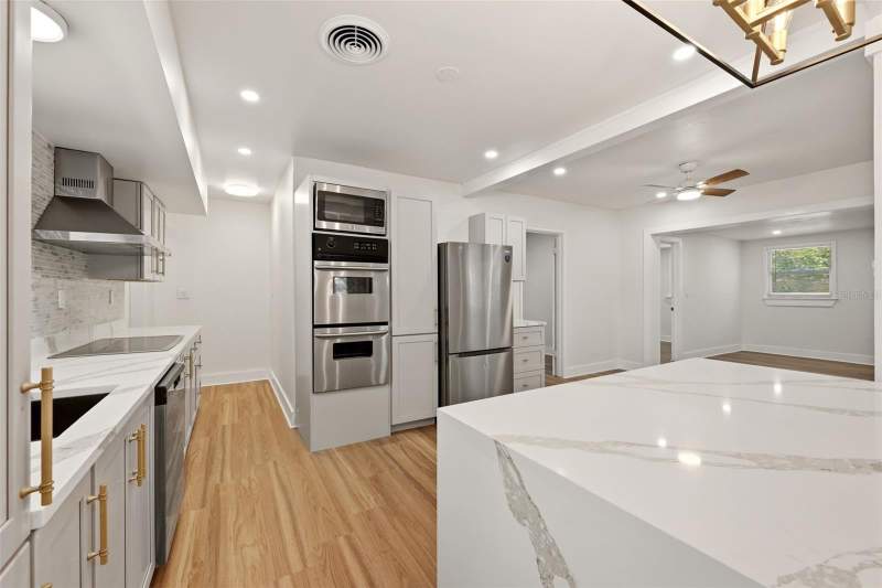 4 bedroom Single Family Residence at 2440 66th Avenue, Stephensons Sub 2, St Petersburg — photo 4