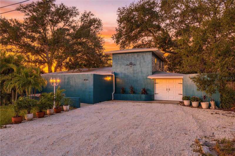 4 bedroom Single Family Residence at 4720 Welch Causeway, Edgewater Estates, St Petersburg — photo 1