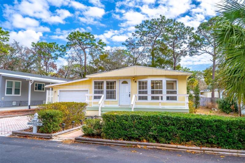 2 bedroom Mobile Home at 320 N Forest Boulevard, The Forest, Lake Mary — photo 4