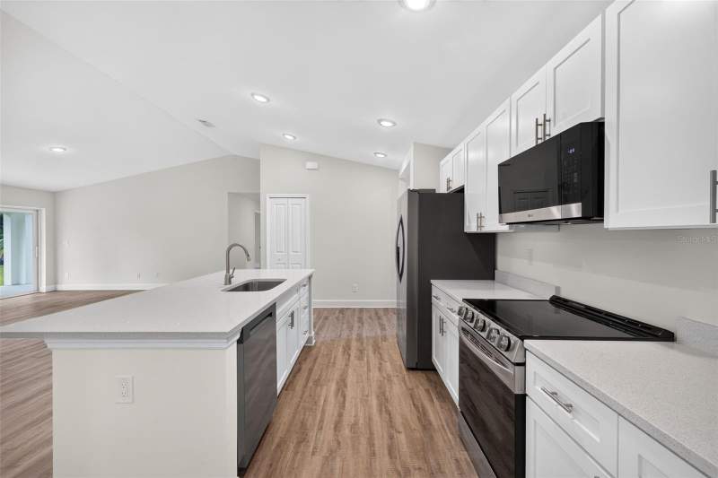 3 bedroom Single Family Residence at 434 Avella Street, Port Charlotte Sec 04, Port Charlotte — photo 3