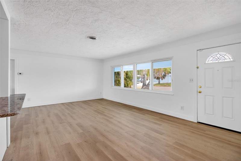 3 bedroom Single Family Residence at 7919 Causeway Boulevard, South Cswy Isle Sub, St Petersburg — photo 4