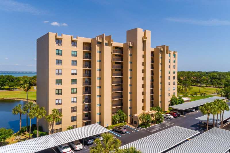 1 bedroom Condominium at 2620 Cove Cay Drive #904, Cove Cay 26-20 Village II, Clearwater — photo 1