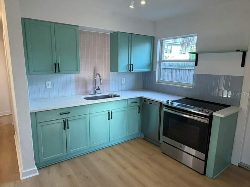 3 bedroom Single Family Residence at 1020 19th Street, Dalys Sub Rev, St Petersburg — photo 2