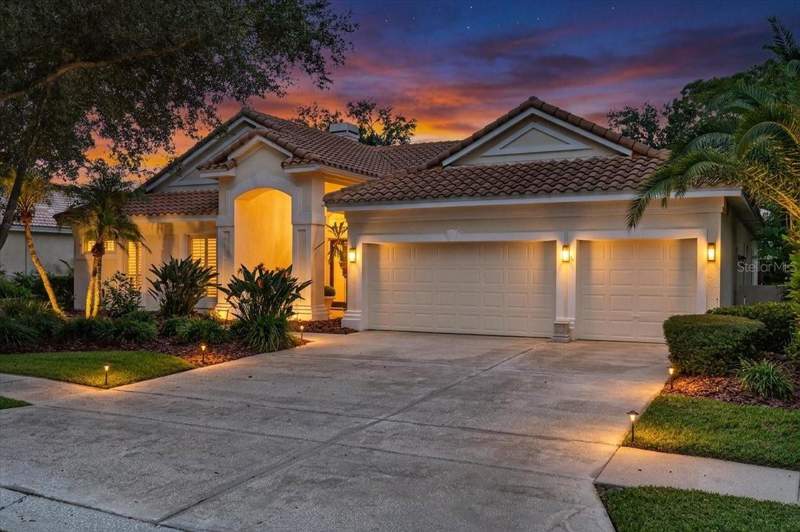 4 bedroom Single Family Residence at 9101 Woodridge Run Dr, Hunters Green - Master Association, Tampa — photo 2