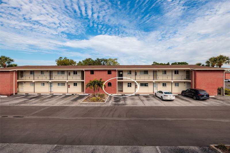 2 bedroom Condominium at 4550 Overlook Drive #154, Lake Overlook Apts, St Petersburg — photo 2