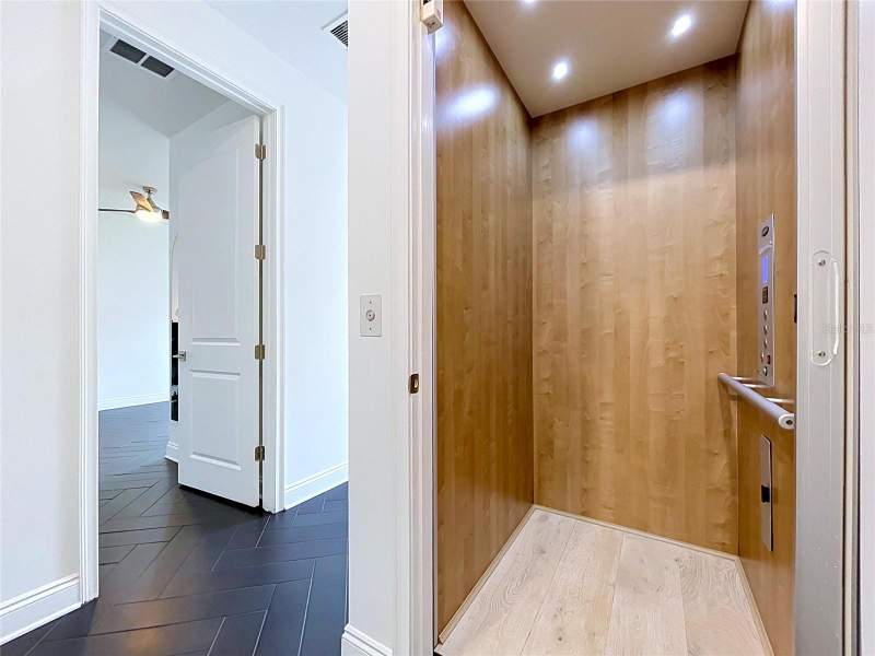 4 bedroom Townhouse at 3702 W Roland Street #3, Roland Street Twnhms, Tampa — photo 4