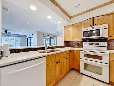 2733 Countryside Boulevard #105, Clearwater FL - photo 12 of 43
