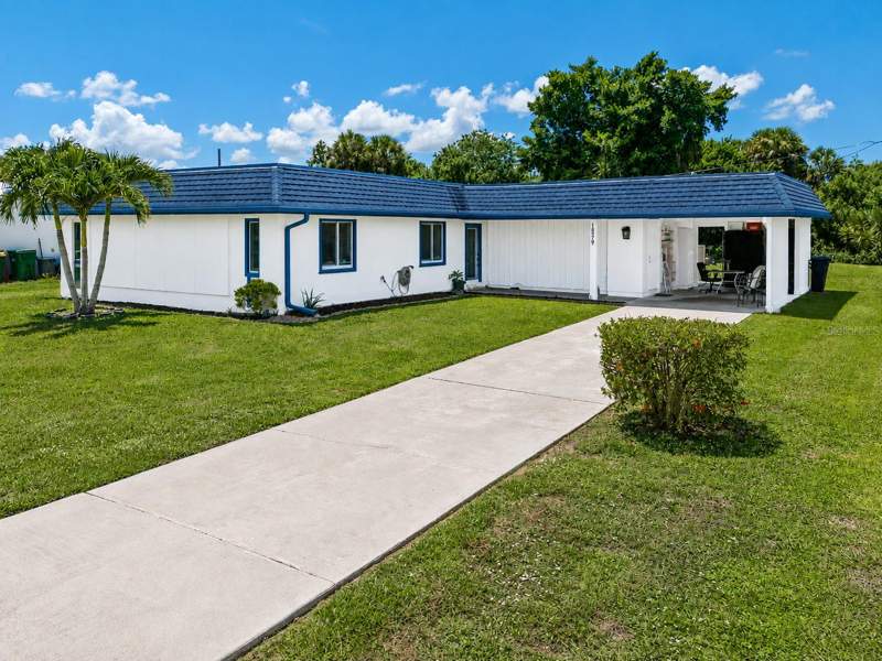 3 bedroom Single Family Residence at 18579 Robinson Avenue, Port Charlotte Sec 037, Port Charlotte — photo 2