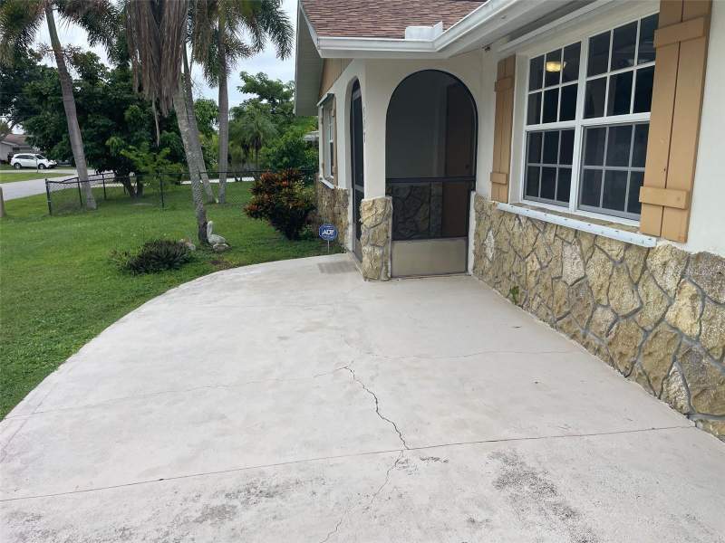 2 bedroom Single Family Residence at 517 Skylark Lane, Port Charlotte Sec 005, Port Charlotte — photo 2