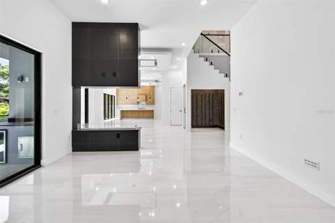 4426 W Euclid Avenue, Tampa FL - photo 8 of 59