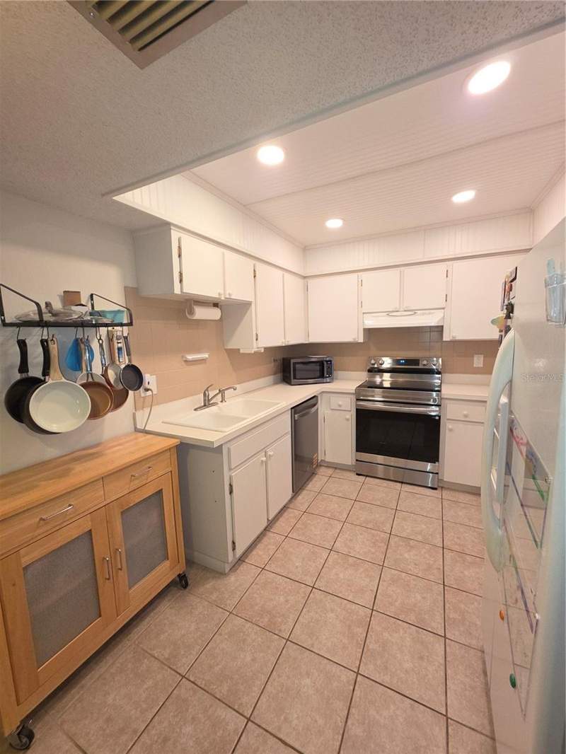 2 bedroom Condominium at 2101 Sunset Point Road #2603, Raintree Village Condo, Clearwater — photo 2