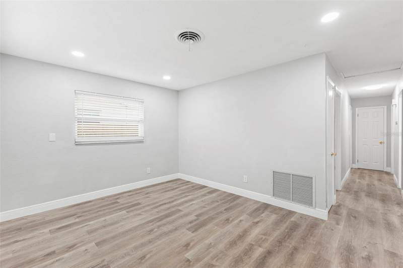 4 bedroom Single Family Residence at 2443 26th Avenue, Pecan Highlands, St Petersburg — photo 4