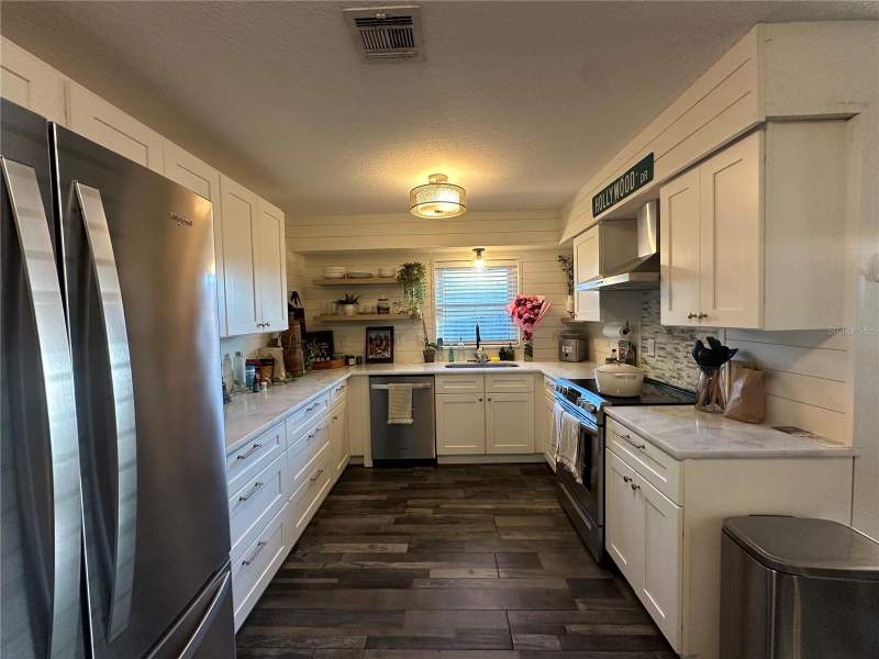 2 bedroom Single Family Residence at 806 N Joanna Avenue, Tavares Barksdales Sub, Tavares — photo 2