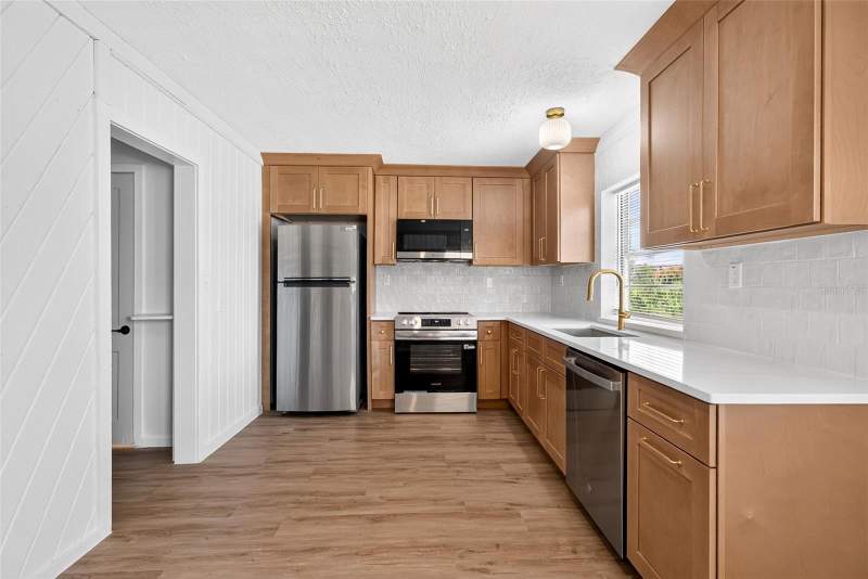 2 bedroom Single Family Residence at 1202 E Caroline Street, Tavares Minnetonka, Tavares — photo 4