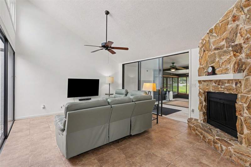3 bedroom Townhouse at 103 Valencia Court, Walden Lake Fairway Villas, Plant City — photo 4
