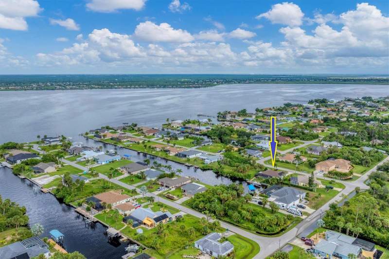 3 bedroom Single Family Residence at 2555 Dixon Terrace, Port Charlotte Sec 060, Port Charlotte — photo 4
