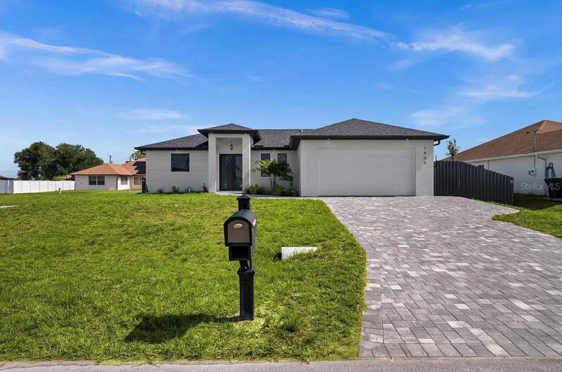 3 bedroom Single Family Residence at 1805 NW 12th Street, Cape Coral, Cape Coral — photo 1