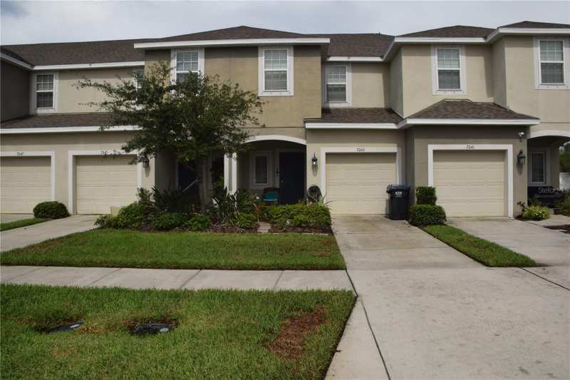 3 bedroom Townhouse at 7043 Summer Holly Place, Oak Creek Prcl 8 Ph 1, Riverview — photo 1