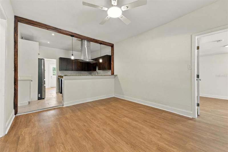 5 bedroom Single Family Residence at 2005 E North Bay Street, Strathmore, Tampa — photo 3