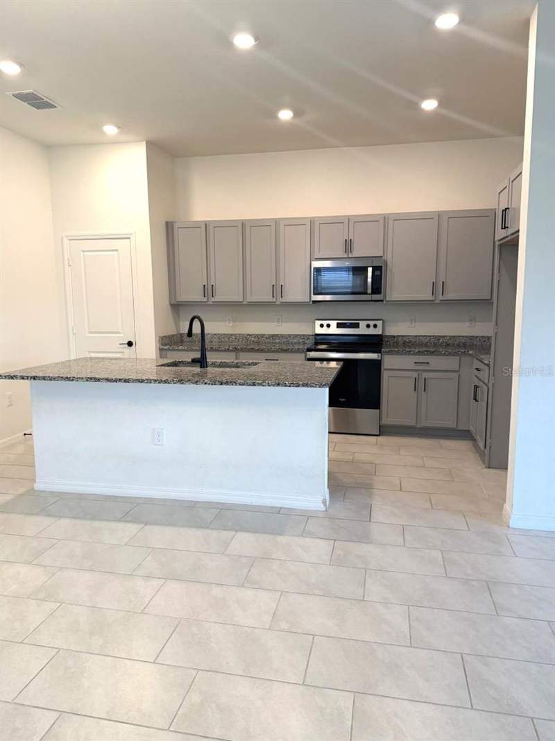 4 bedroom Single Family Residence at 925 Overpool Avenue, Bellaviva Ph 1, Davenport — photo 4