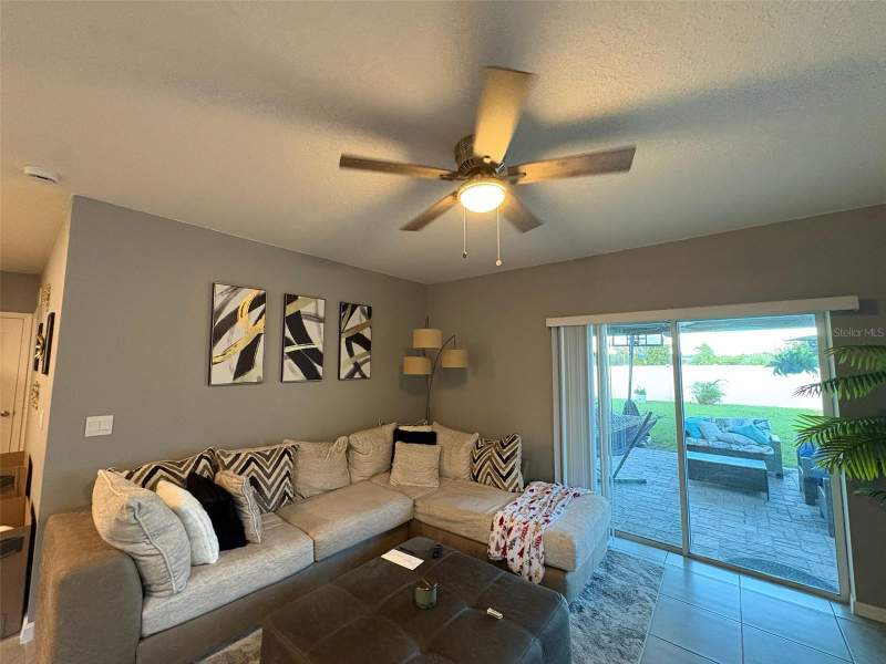 5 bedroom Single Family Residence at 928 August Sky Drive, Courtland Park Ph 2, Deltona — photo 4