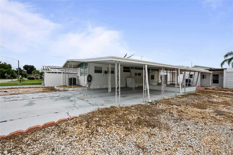 2 bedroom Mobile Home at 37234 Carol Ave, Betmar Acres, Zephyrhills — photo 3