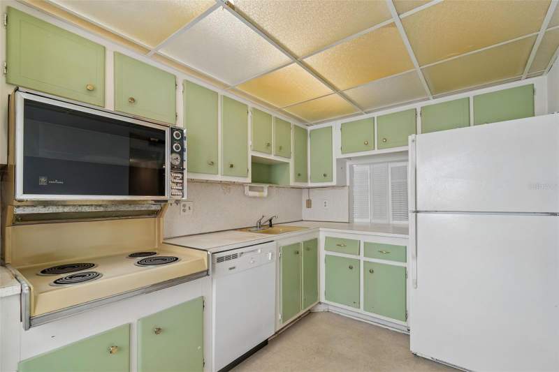 2 bedroom Condominium at 1900 68TH STREET #210, CROSSWINDS COLONY ONE CONDO, ST PETERSBURG — photo 4
