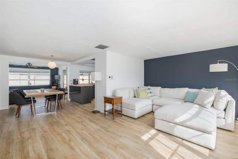 2 bedroom Single Family Residence at 3557 Rockaway Drive, Beacon Square, Holiday — photo 4