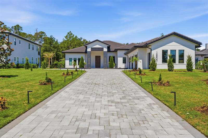 5 bedroom Single Family Residence at 15800 Pendio Drive, Bella Collina Sub, Bella Collina — photo 2