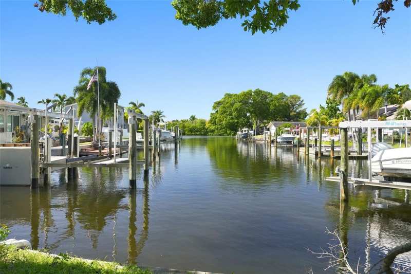 4 bedroom Single Family Residence at 4700 14th Street, Waterway Estates Sec 2, St Petersburg — photo 1