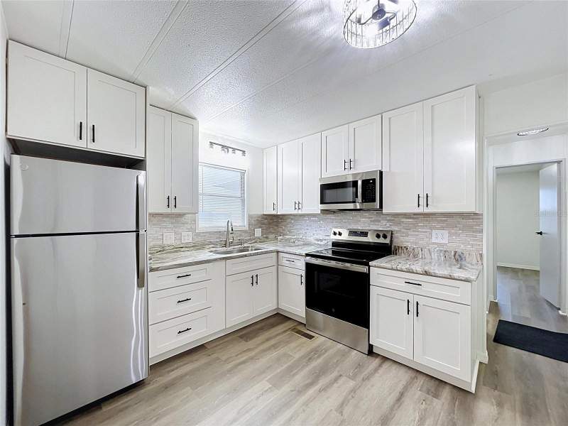 3 bedroom Mobile Home at 6965 Fort King Road, Valleydale Acres, Zephyrhills — photo 4
