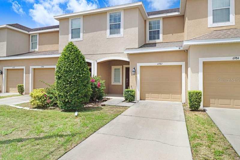 3 bedroom Townhouse at 6982 Holly Heath Drive, Oak Creek, Riverview — photo 1