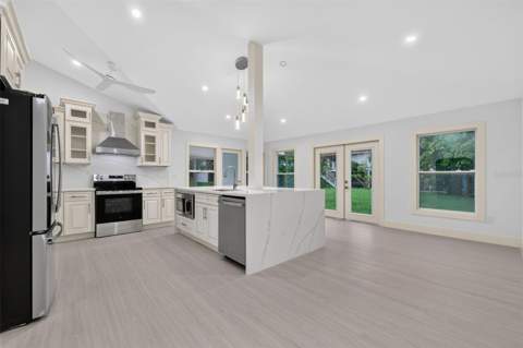 870 Narcissus Avenue, Clearwater Beach FL - photo 19 of 54