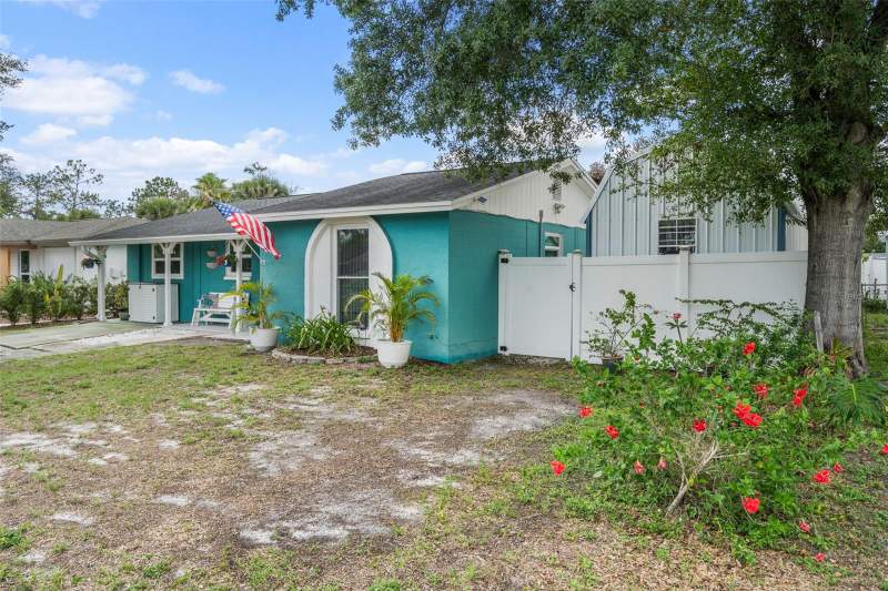 3 bedroom Single Family Residence at 7906 Woodvine Circle, Townn Country Park Unit 39, Tampa — photo 2