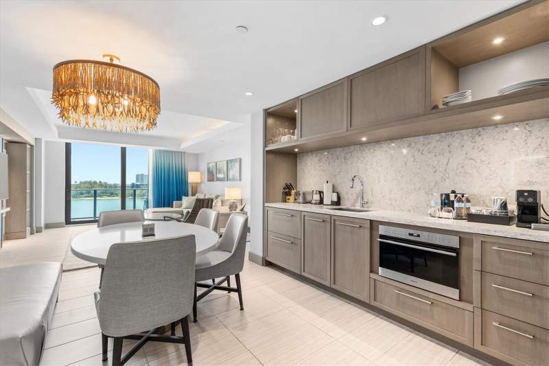 2 bedroom Condo - Hotel at 691 S Gulfview Boulevard #815, Enchantment Clearwater Beach Hotel Condominium, Clearwater Beach — photo 3
