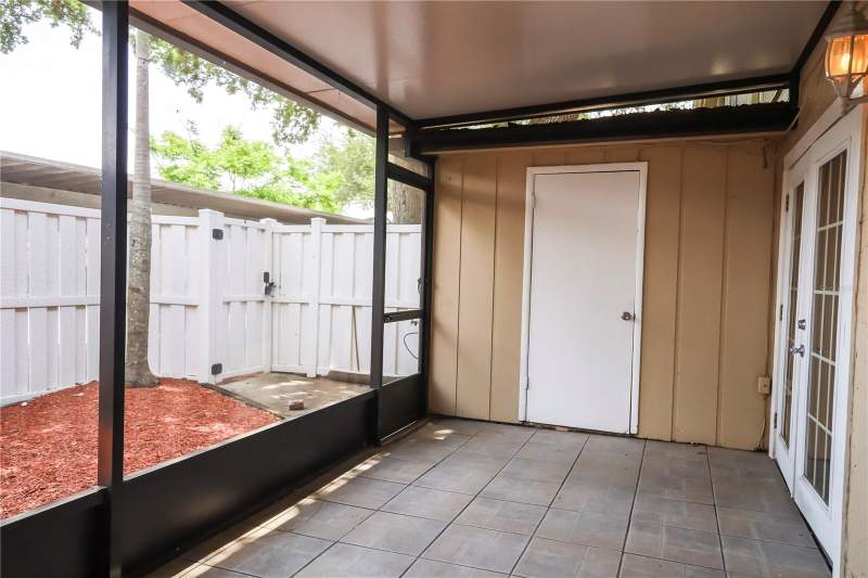 3 bedroom Townhouse at 7107 Hernando Court, Morganwoods Garden Hms Ph 2, Tampa — photo 2