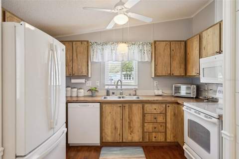 903 Oleander Street, Lady Lake FL - photo 11 of 20