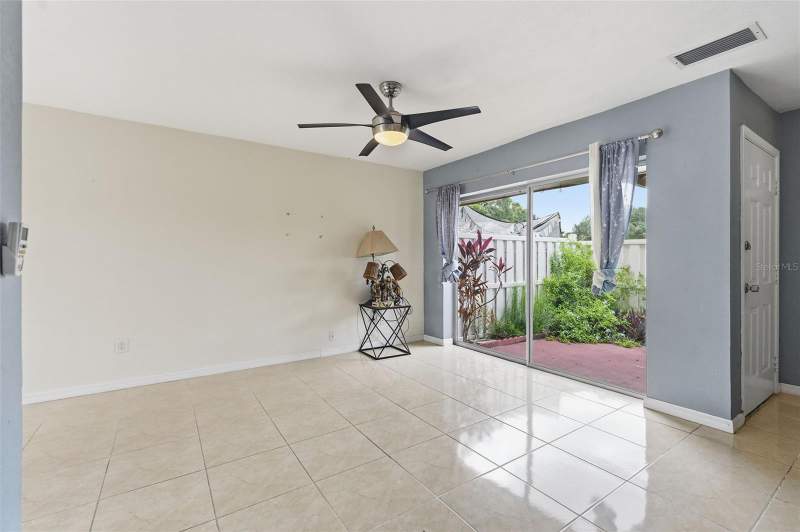 2 bedroom Townhouse at 6902 El Centro Court, Morganwoods Garden Hms Un 4, Tampa — photo 2
