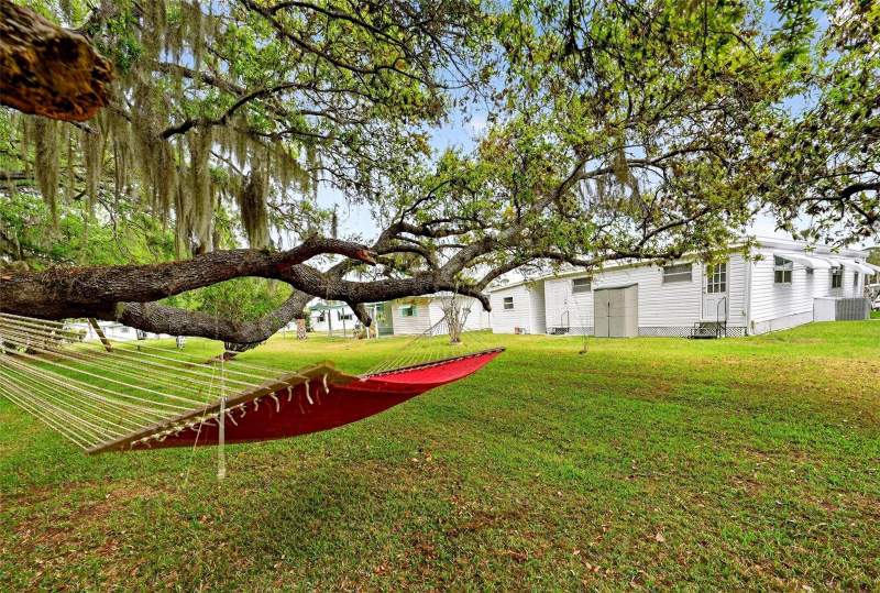 3 bedroom Mobile Home at 7 Cocos Plumosa Drive #A, Eustis Country Club Manor Mhp Unit 02A, Eustis — photo 2