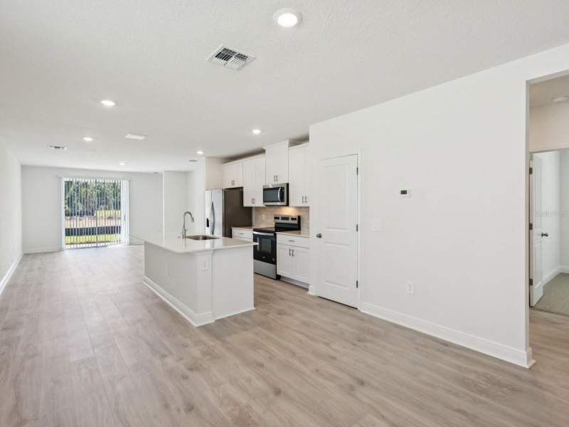 3 bedroom Single Family Residence at 887 Sunshower Drive, The Reserve At Hammock Oaks, Lady Lake — photo 2