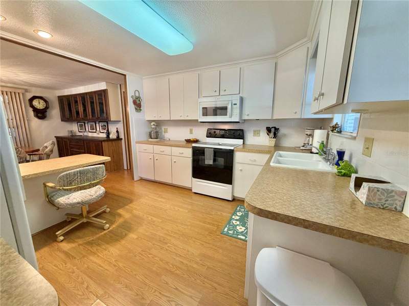 2 bedroom Mobile Home at 307 Hawthorne Boulevard, Hawthorne At Leesburg A Coop, Leesburg — photo 5