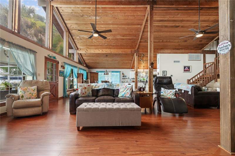 5 bedroom Single Family Residence at 285 Lakeview Drive, Gnuoy Park, Tarpon Springs — photo 5