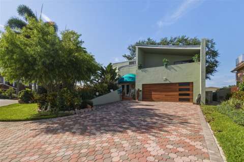735 79Th Circle, home for sale in St. Petersburg 33707
