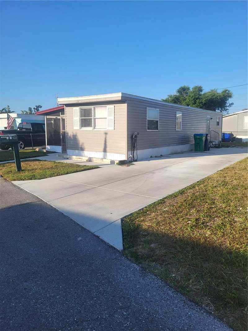 2 bedroom Mobile Home at 6580 Seminole Boulevard #424, Holiday Village Co-Op M/H Unrec, Seminole — photo 1
